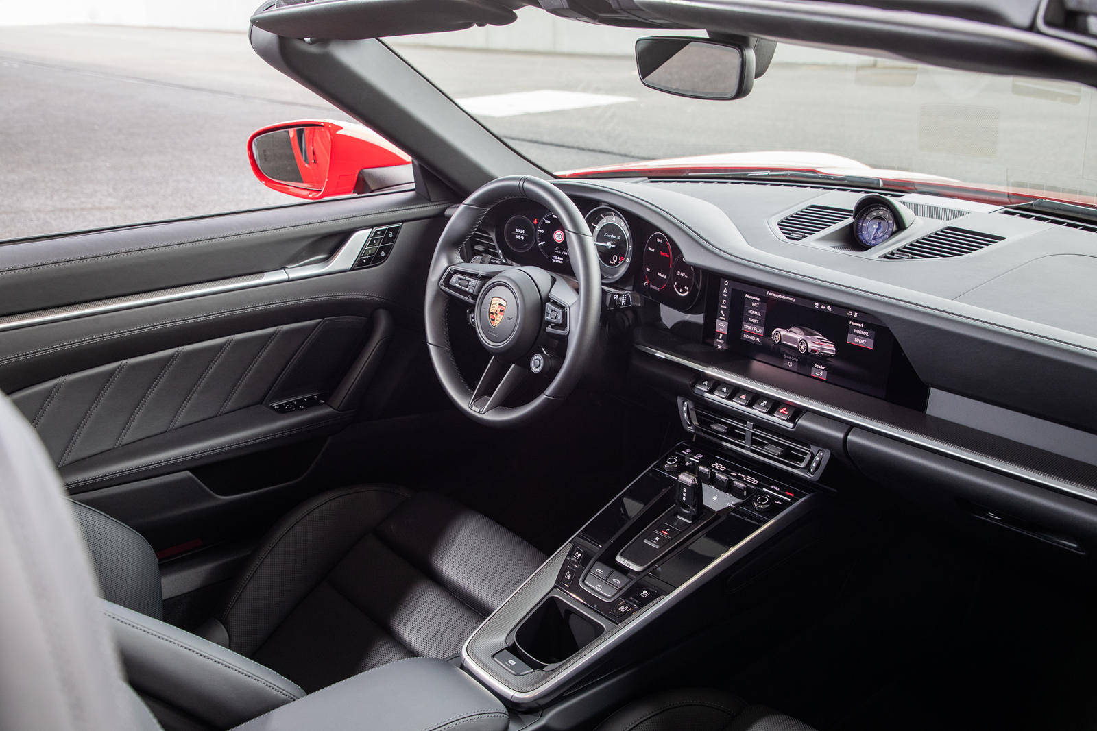The interior design of the Porsche 911 Turbo S Cabriolet
