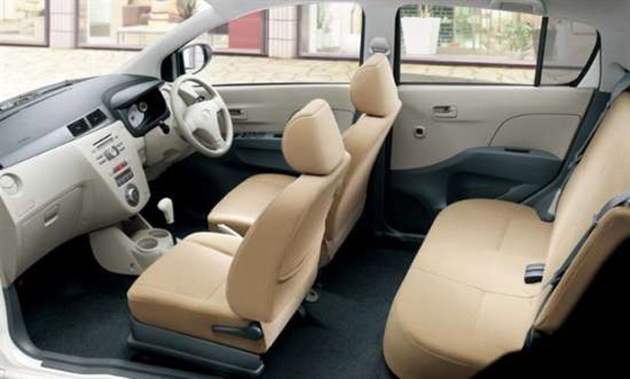 The interior design of the Daihatsu Esse