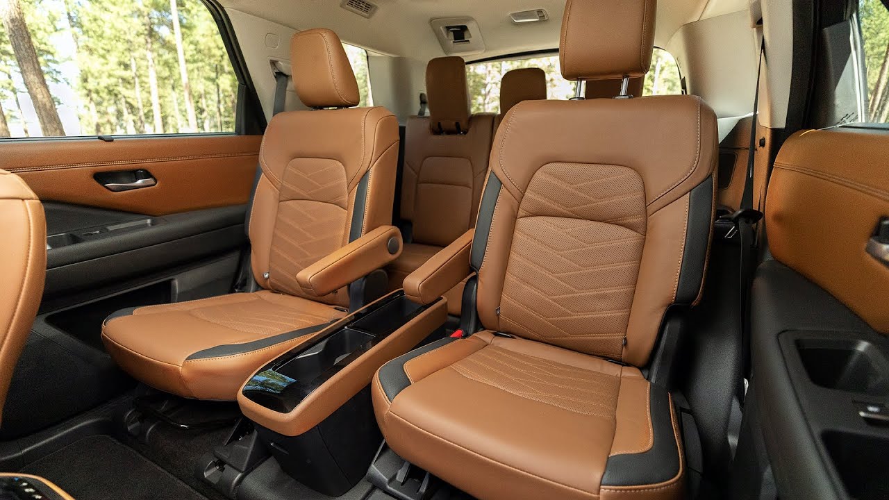The interior design of the Nissan Pathfinder