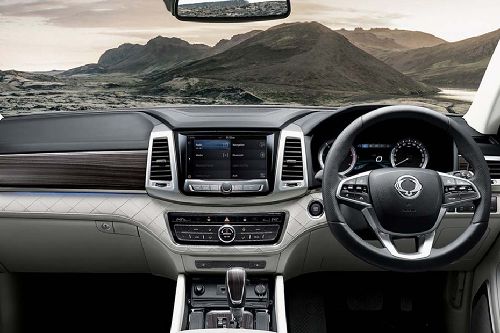 Interior layout of the Ssangyong Rexton