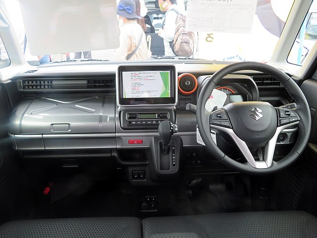 Suzuki Spacia Interior